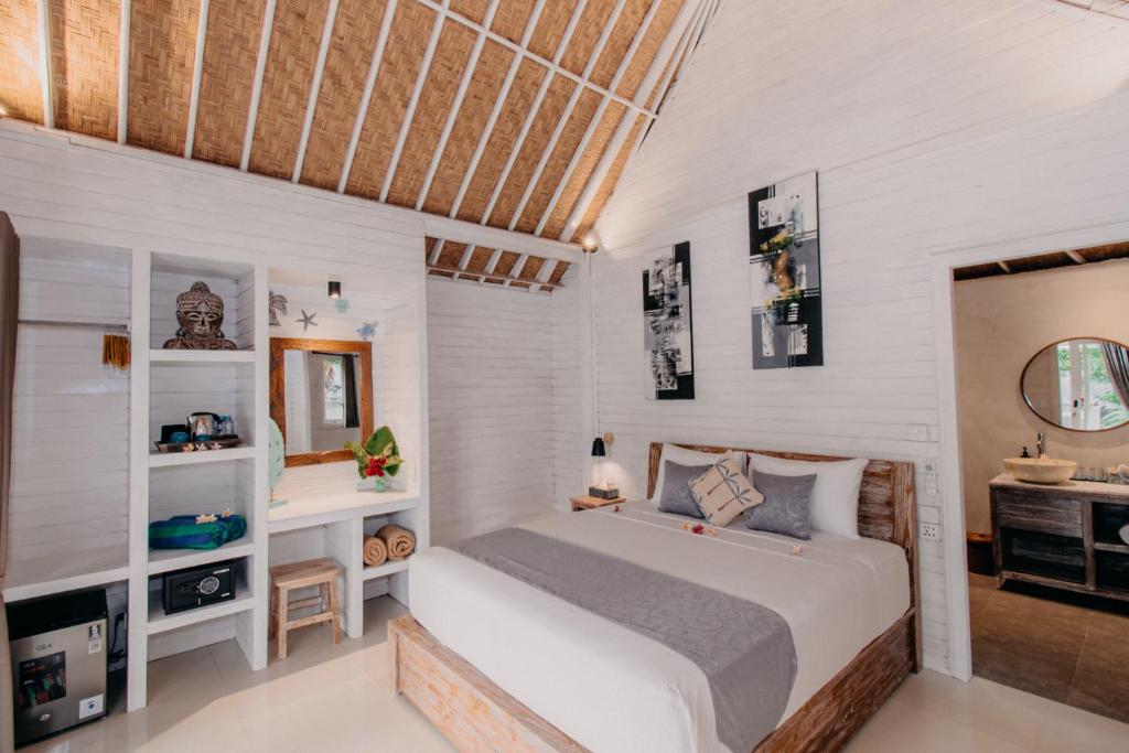 Postel nebo postele na pokoji v ubytování Lebaoh Nusa Cottage