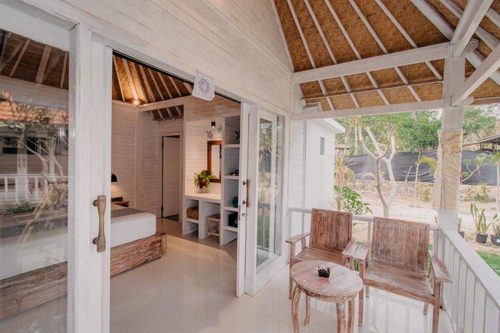 Balkón nebo terasa v ubytování Lebaoh Nusa Cottage