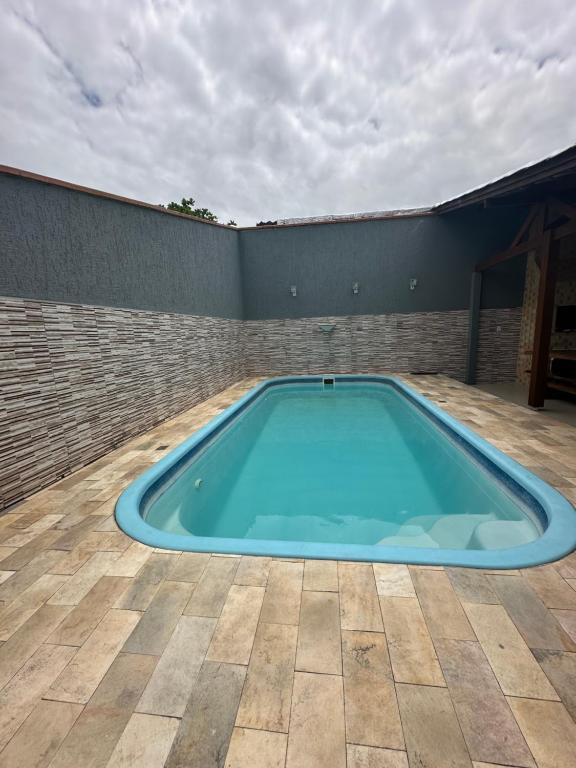 Πισίνα στο ή κοντά στο Casa com Piscina a 100metros da Praia NavegantesSC- RECANTO DO JESA
