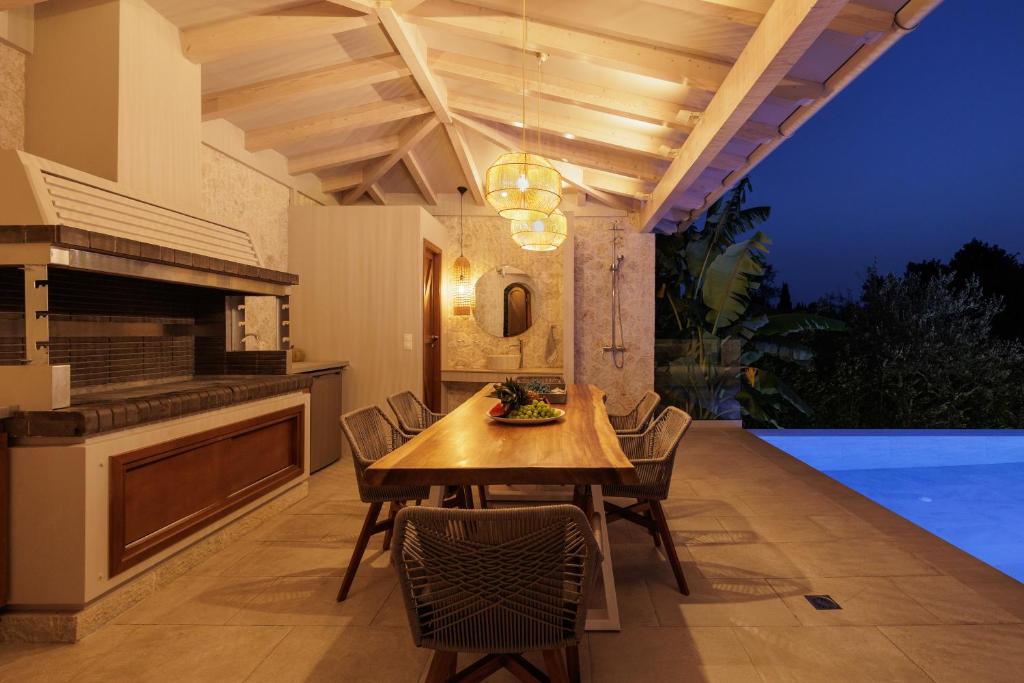 Bazén v ubytování My Mediterranean Luxury Villa with Swimming Pool nebo v jeho okolí