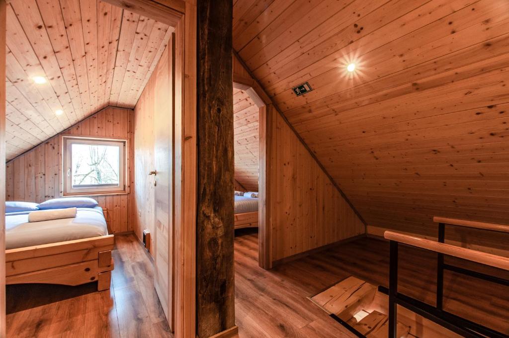 Postel nebo postele na pokoji v ubytování Log House Natura