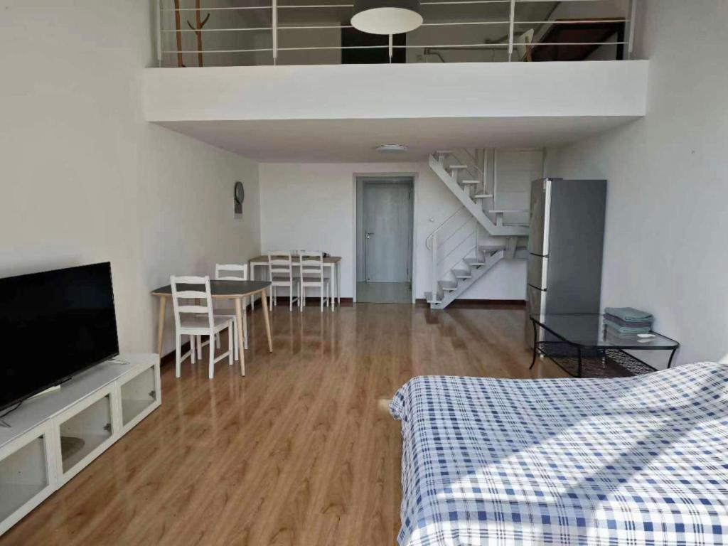 TV a/nebo společenská místnost v ubytování iNestin Shanghai Apt Xinjinqiao Road