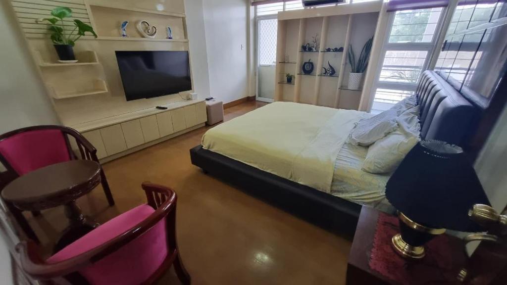 TV a/nebo společenská místnost v ubytování Baguio Brentwood Villas