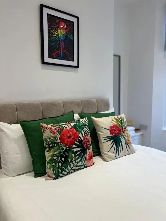 2025 Award Winner Liverpool Cherry House - 4 Bedrooms