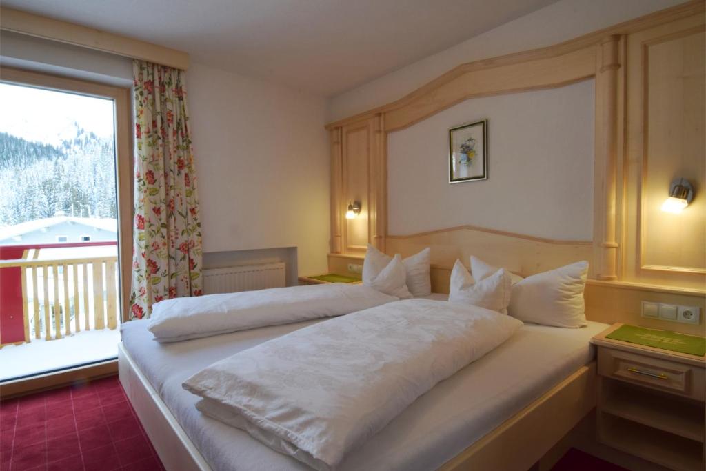 Una cama o camas en una habitación de Haus Jehle