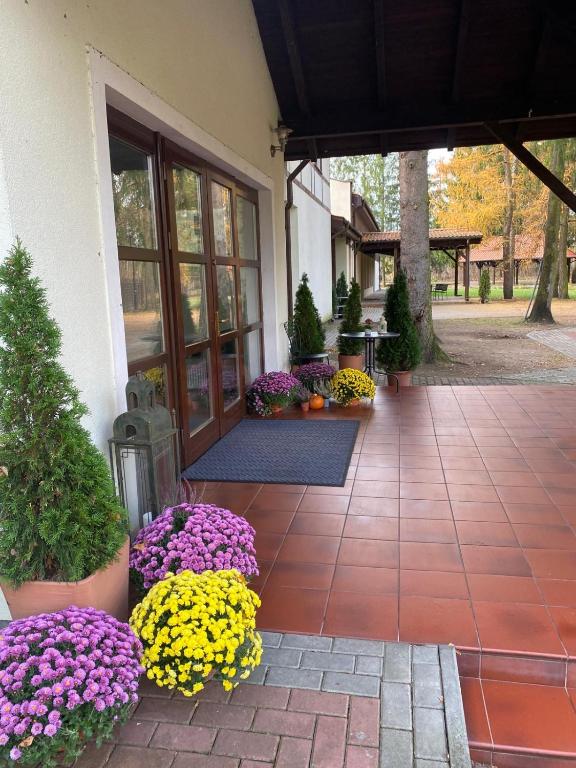 a bunch of flowers in front of a building at Hotel Restauracja Cztery Pory Roku in Orneta