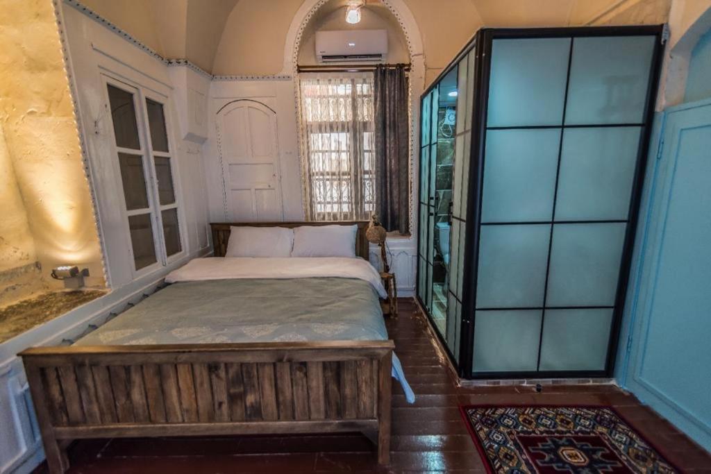 Postel nebo postele na pokoji v ubytování Sarmaşık Otel