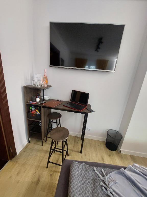 Televízia a/alebo spoločenská miestnosť v ubytovaní Madera House