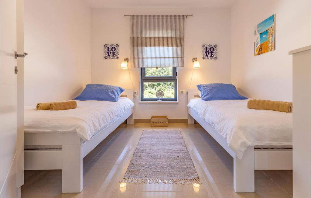 Posteľ alebo postele v izbe v ubytovaní Beautiful Apartment In Banjole