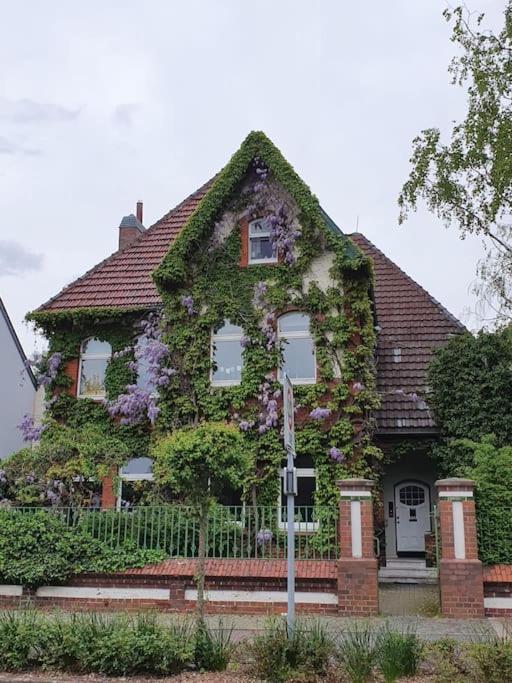 a house with ivy growing on the side of it at Villa Kolck in Xanten