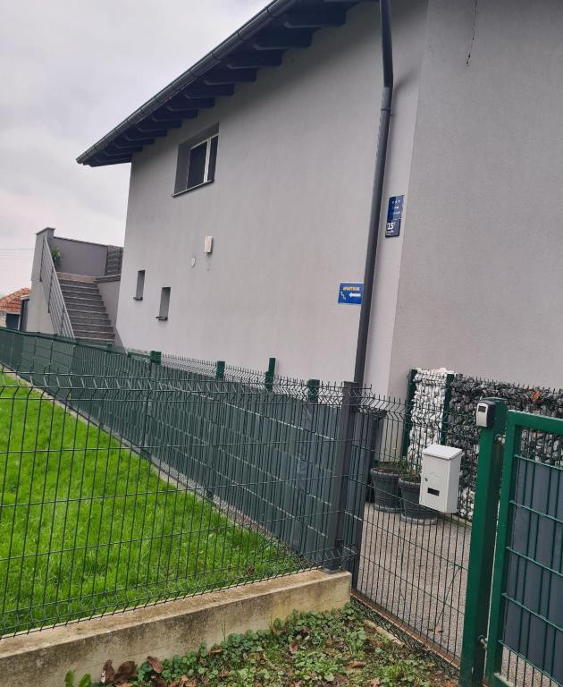 Budova, v ktorej sa apartmán nachádza
