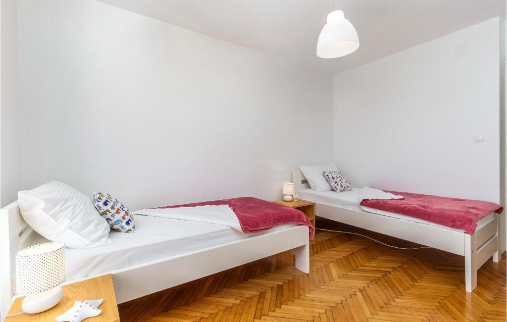 Łóżko lub łóżka w pokoju w obiekcie Lovely Apartment In Icici With Wifi