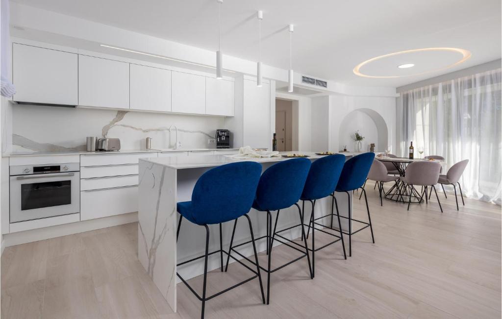 Kuchnia lub aneks kuchenny w obiekcie Lovely Apartment In Krk With Kitchen
