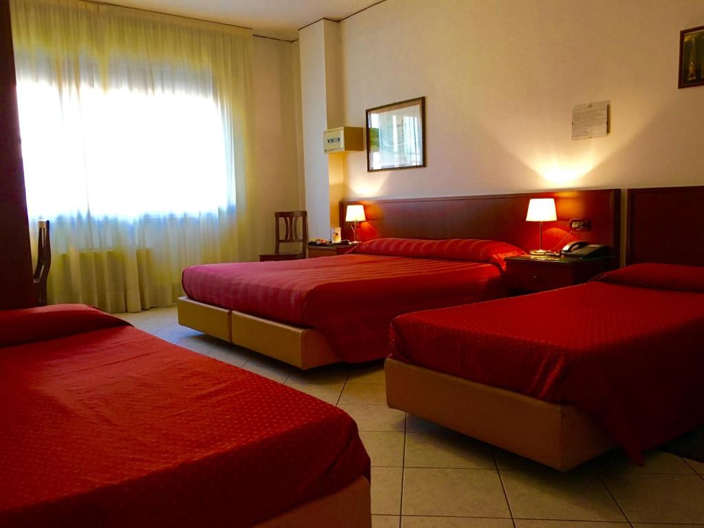 Ένα ή περισσότερα κρεβάτια σε δωμάτιο στο Hotel Caldin's