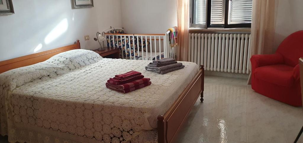 A bed or beds in a room at La lepre nella Luna