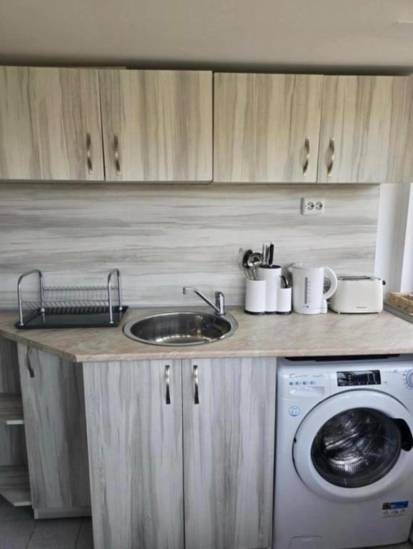 Kuchyň nebo kuchyňský kout v ubytování Cozy Apartment
