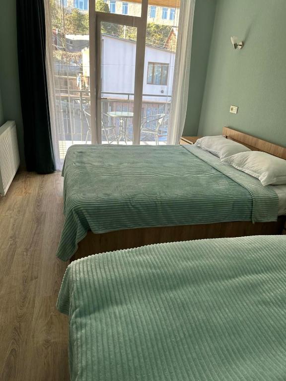 Postel nebo postele na pokoji v ubytování Memory- borjomi