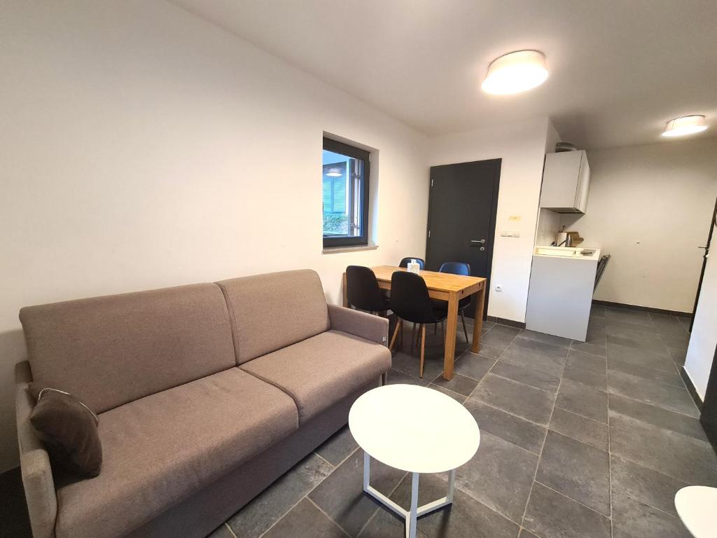 Istumisnurk majutusasutuses Alpine Escape Golte Apartment