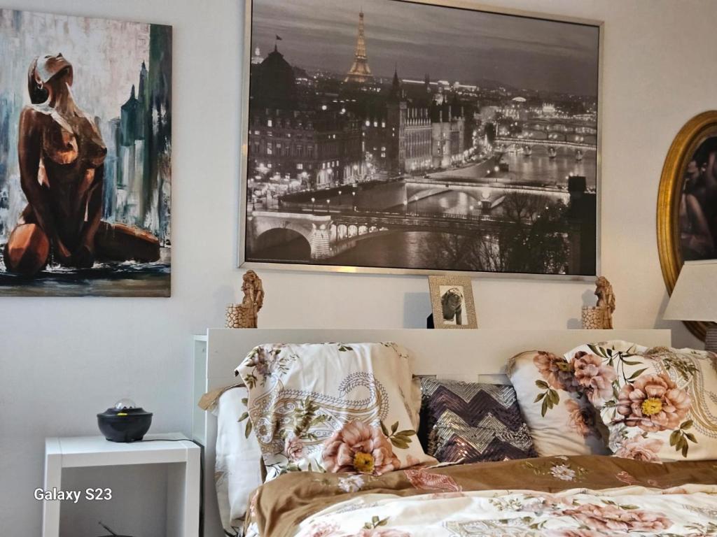 a bedroom with a bed and a picture on the wall at Friend House in Brussels