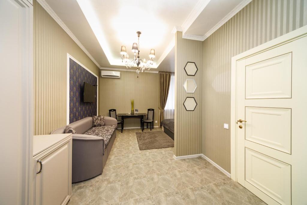Posezení v ubytování L.O.Y Family Hotel