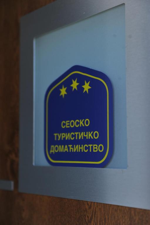 Certifikát, hodnocení, plakát nebo jiný dokument vystavený v ubytování Androv kutak