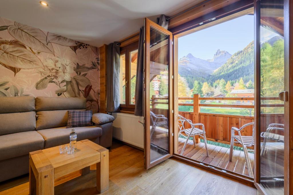 Nespecifikovaný výhled na hory nebo výhled na hory při pohledu z hotelu