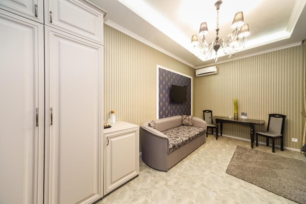 Posezení v ubytování L.O.Y Family Hotel