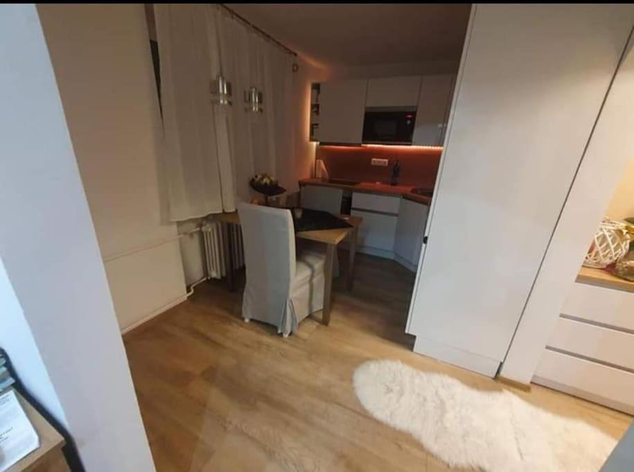 a small apartment with a table and a kitchen at Štýlový apartmán in Dubnica nad Váhom