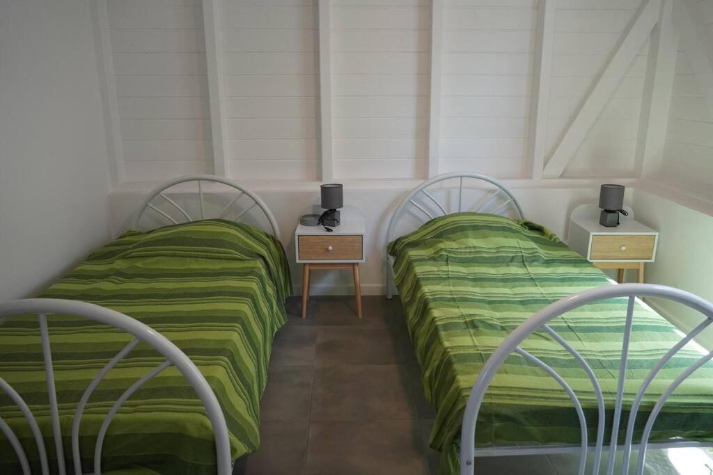 Letto o letti in una camera di Carbet,bord de mer