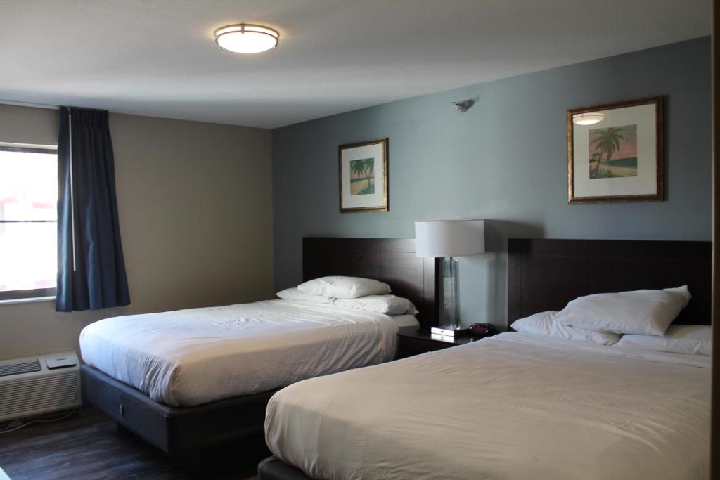 Put-in-Bay Resort & Conference Center - Chambre Queen Avec Deux Lits Queen Avec Balcon Et Vue De Piscine