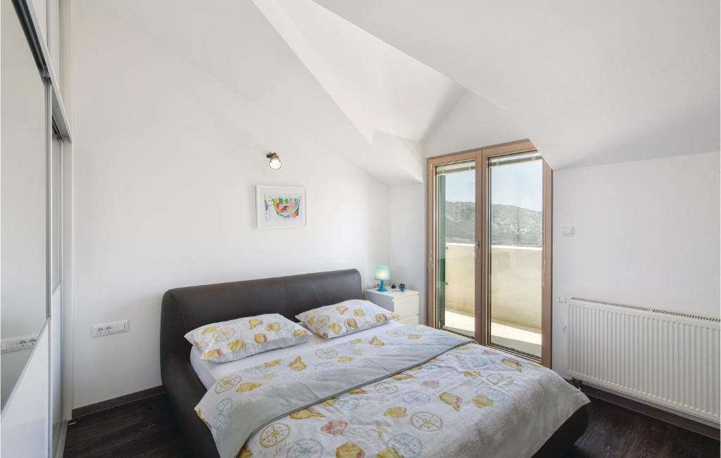 Postel nebo postele na pokoji v ubytování Four-Bedroom Holiday Home In Klis