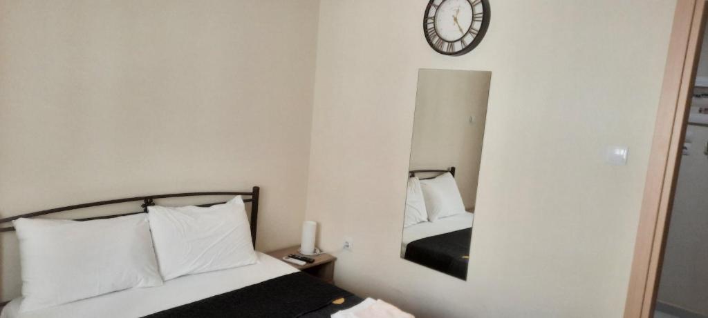 Livia's Room To Ampelokipi metro Airport line