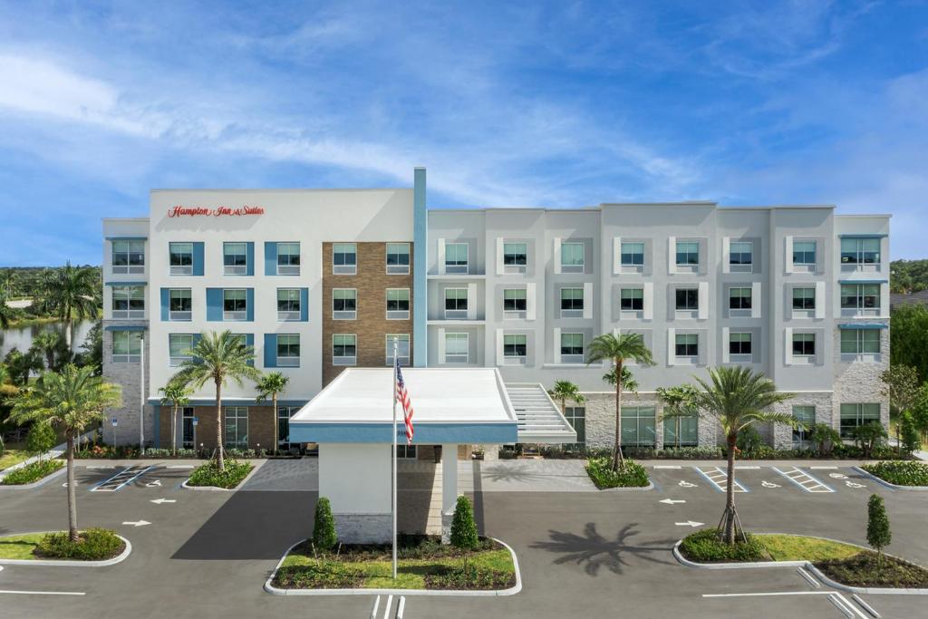 Hampton Inn & Suites Naples South photo