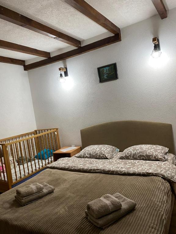 Postel nebo postele na pokoji v ubytování Vila KTM Lisine