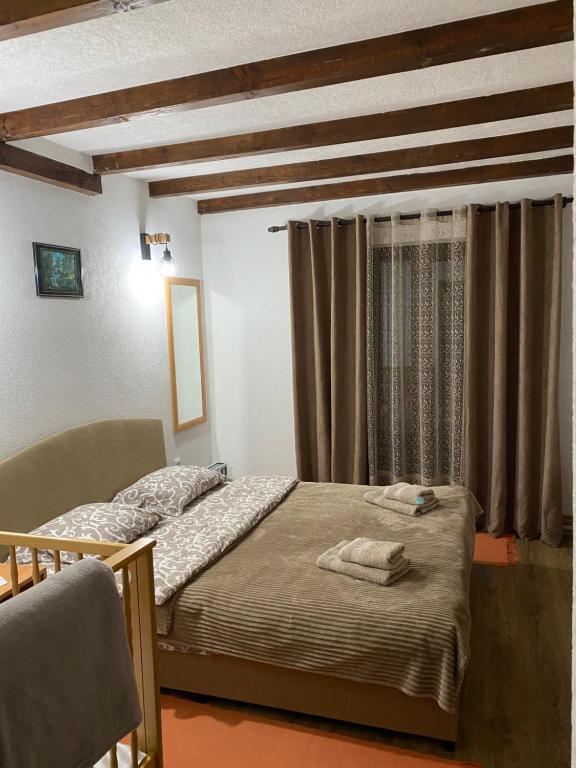 Postel nebo postele na pokoji v ubytování Vila KTM Lisine