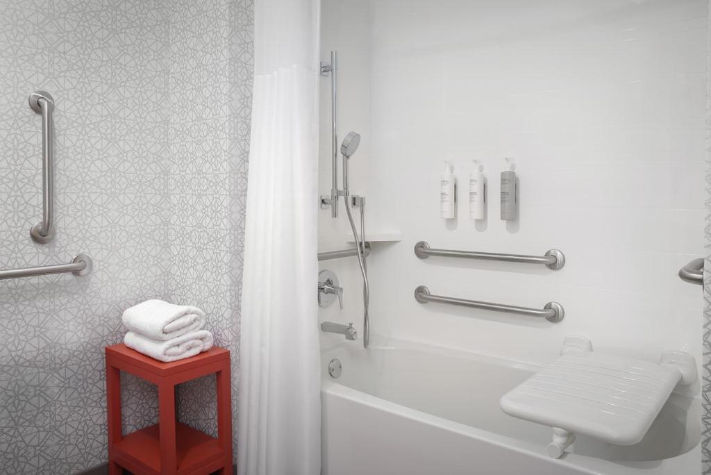 Hampton Inn & Suites Naples South photo