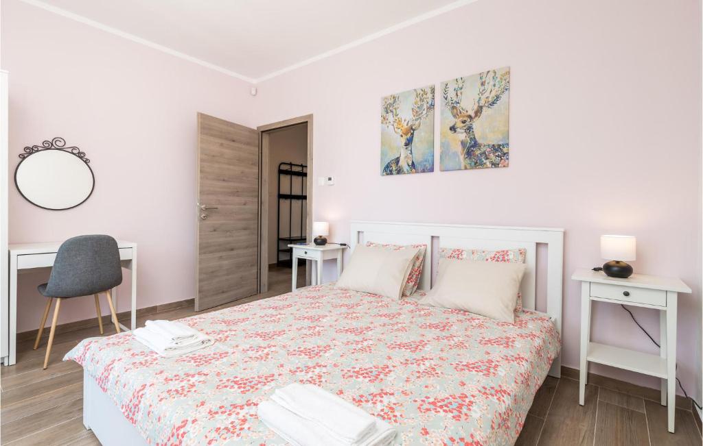 Posteľ alebo postele v izbe v ubytovaní 4 Bedroom Beautiful Home In Veprinac