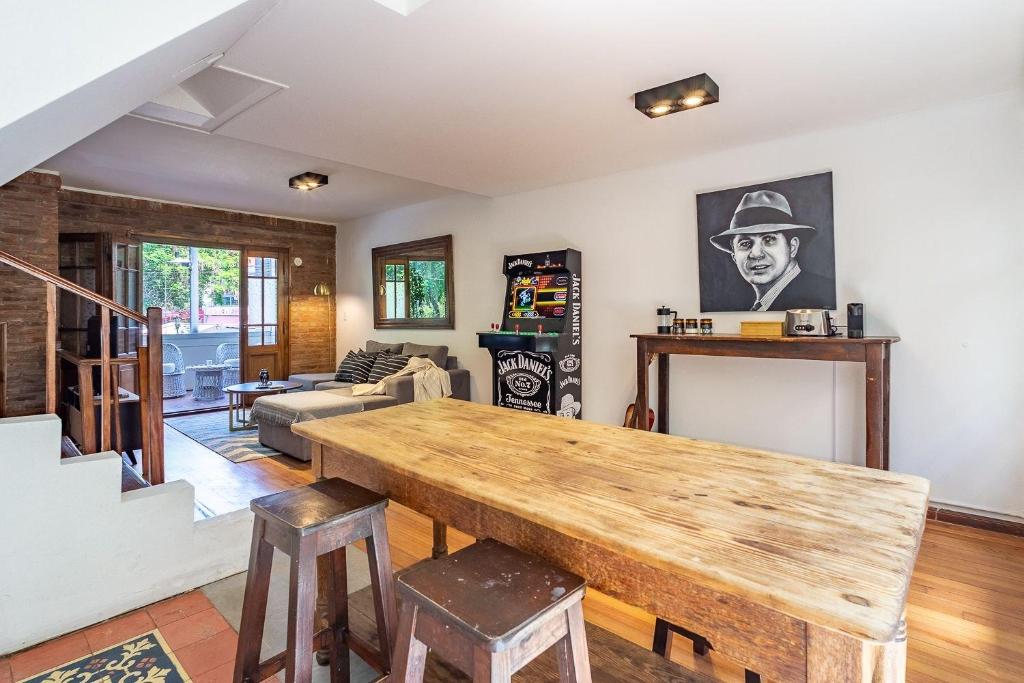 a living room with a wooden table and chairs at Ideal Familias con Terraza Privada, BBQ y Jacuzzi! in Buenos Aires