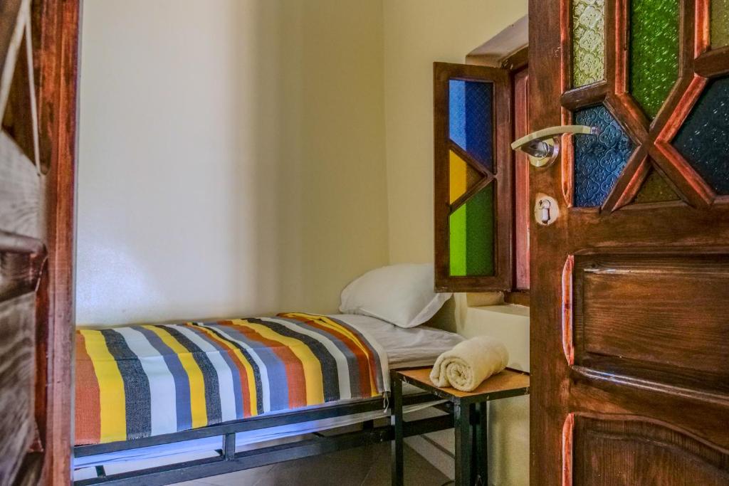 Voodi või voodid majutusasutuse Yakout hostel toas