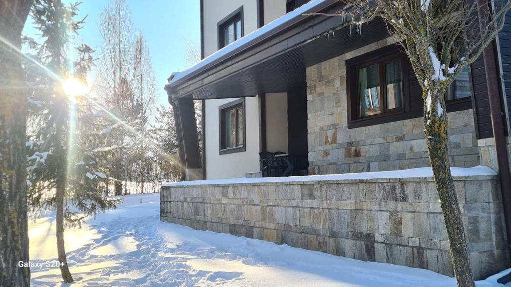 Το Pirin Peaks Apartment τον χειμώνα