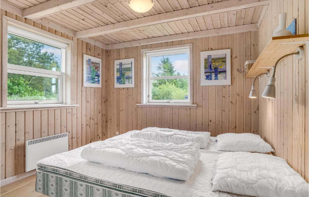 Postel nebo postele na pokoji v ubytování Holiday Home Kuskevej Jerup Ix