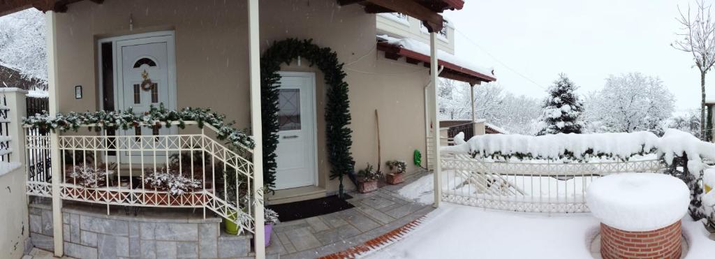 Xenonas Ioanni Parcha during the winter