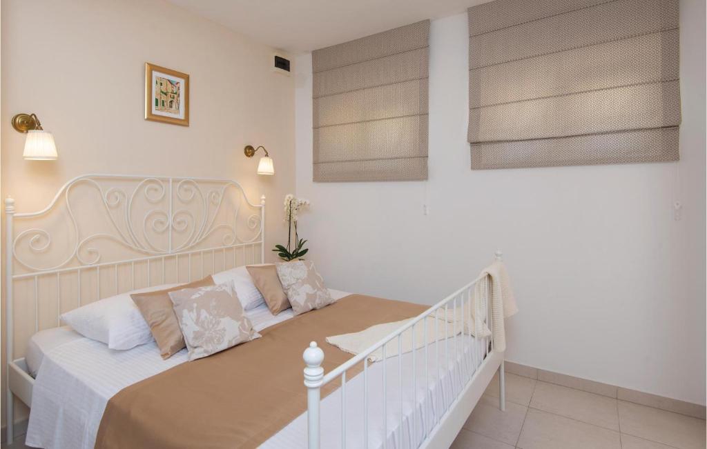 Posteľ alebo postele v izbe v ubytovaní 4 Bedroom Lovely Home In Orebic