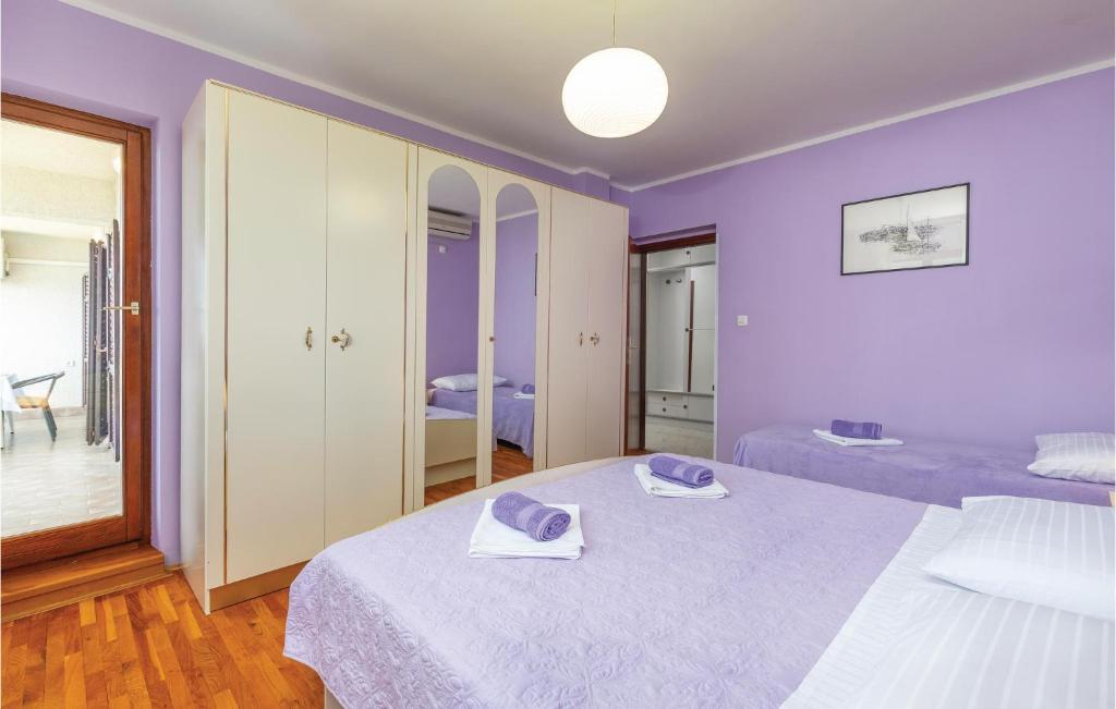 Postel nebo postele na pokoji v ubytování Apartment Labin 22 With Outdoor Swimmingpool