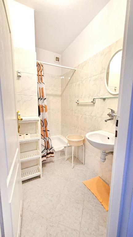 VILLA MEDICA - Ośrodek wypoczynkowy z basenem oraz pełnym wyżywieniem - 11