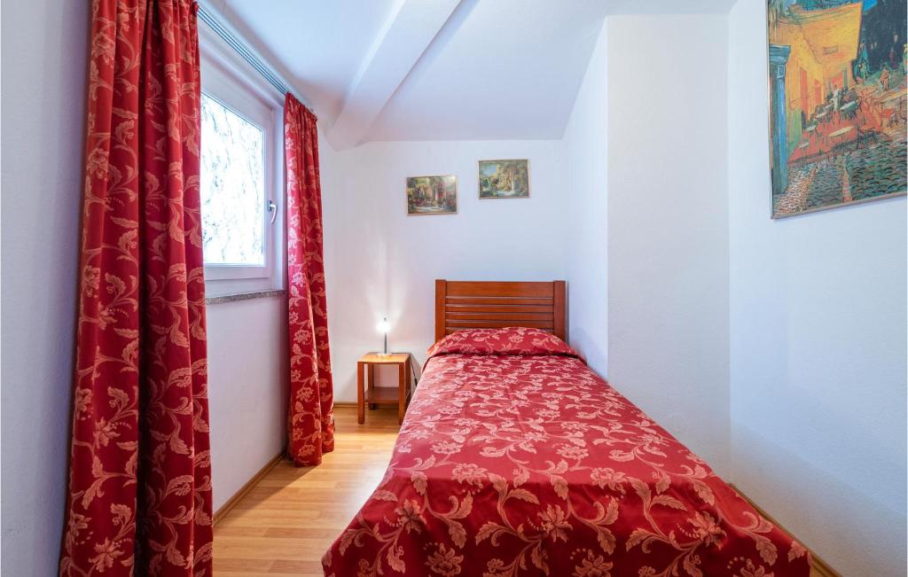 Posteľ alebo postele v izbe v ubytovaní Cozy Apartment In Pula With Wifi