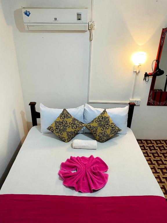 Postel nebo postele na pokoji v ubytování Sigiri Lakshan Home Stay