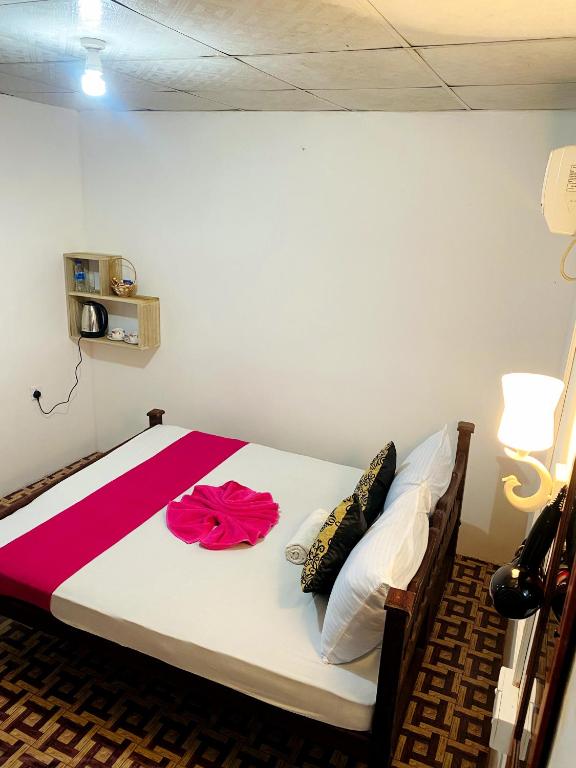 Postel nebo postele na pokoji v ubytování Sigiri Lakshan Home Stay