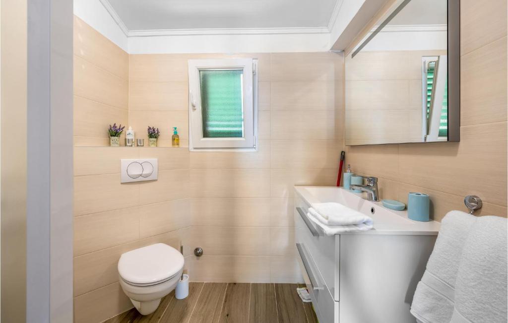 Kúpeľňa v ubytovaní 4 Bedroom Beautiful Home In Raslina