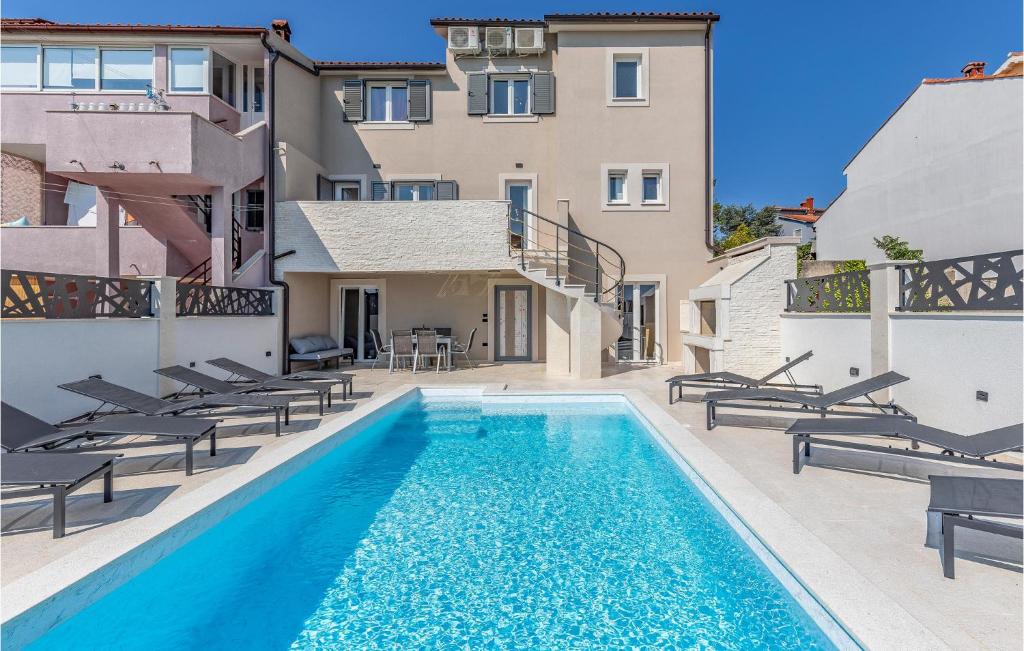 5 Bedroom Cozy Apartment In Banjole